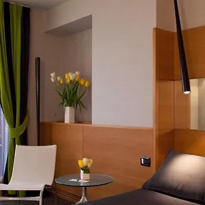 Hotel Zone, Rome